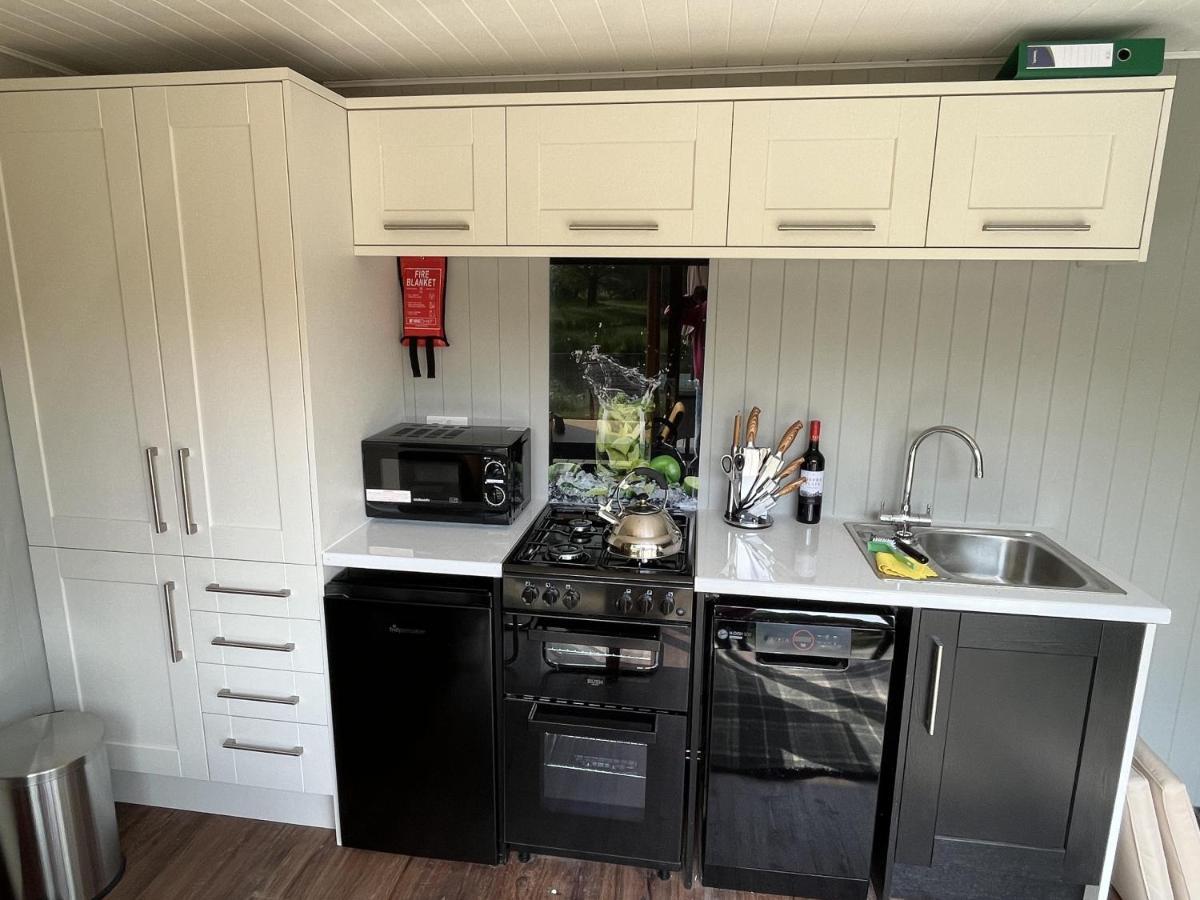 Oak Boutique Lodge Includes Hot Tub Air Con & Dog 约克 外观 照片